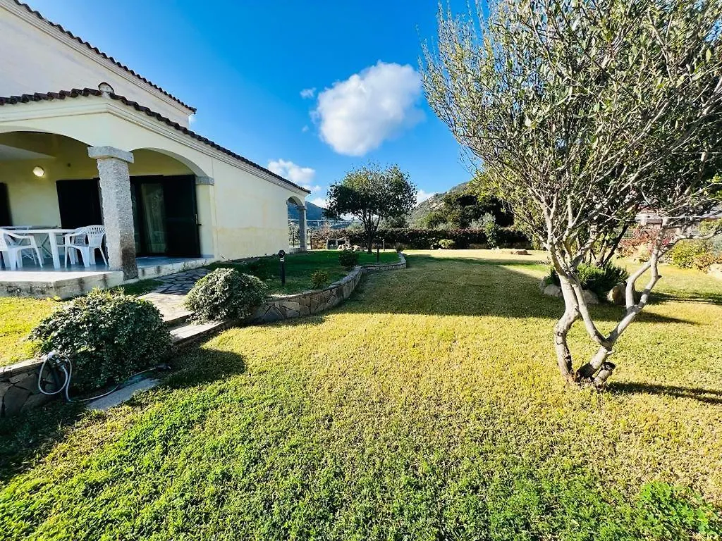Casa Vacanza L'Alzoni Lu Lioni إيطاليا