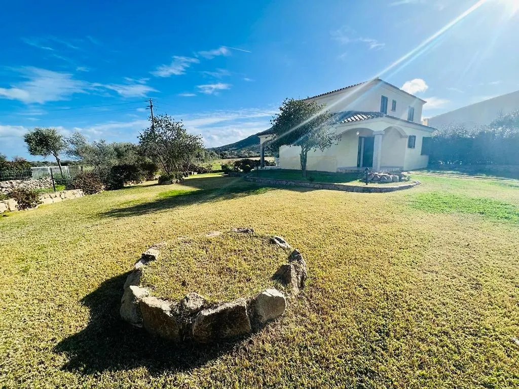 Casa Vacanza L'Alzoni Lu Lioni 0*,  إيطاليا