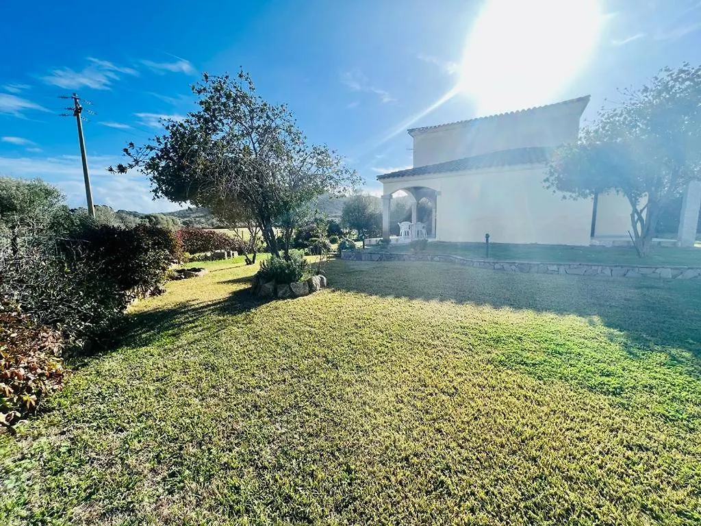 Casa Vacanza L'Alzoni Lu Lioni 0*,  إيطاليا