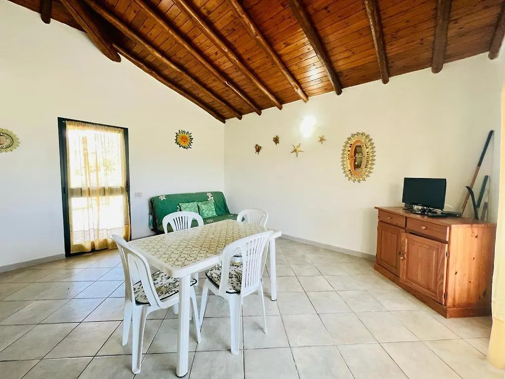 شقة Casa Vacanza L'Alzoni Lu Lioni إيطاليا